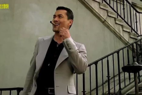 吕良伟霸气图片,硬汉风采，魅力无限